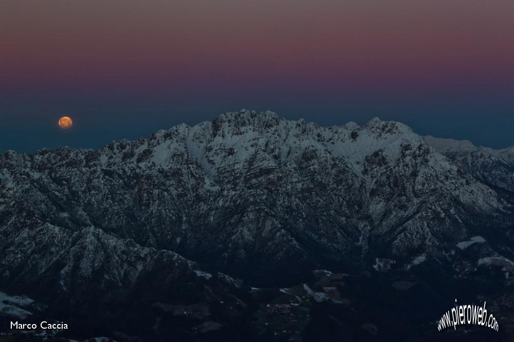 06_La Luna tramonta dietro l'Alben.JPG